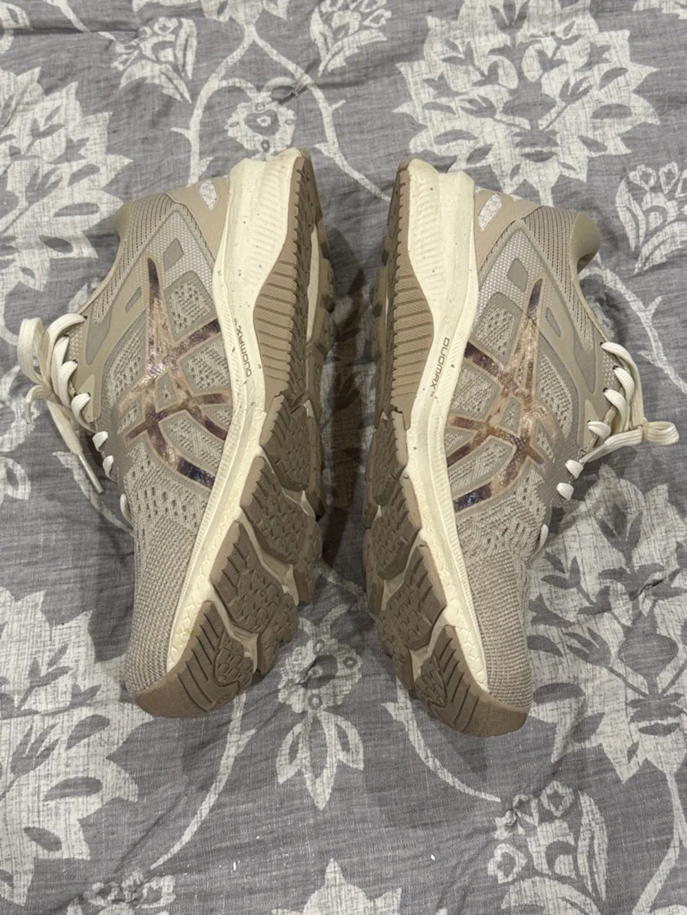 ASICS Neutral Running Shoes in Cream and Tan - Picture 4 of 7